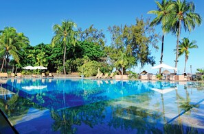 Outdoor pool - Sofitel Tahiti Resort (Punaauia)
