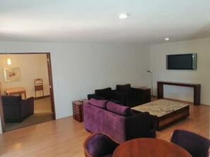 Suite Embajadores | 1 bedroom, premium bedding, in-room safe, desk