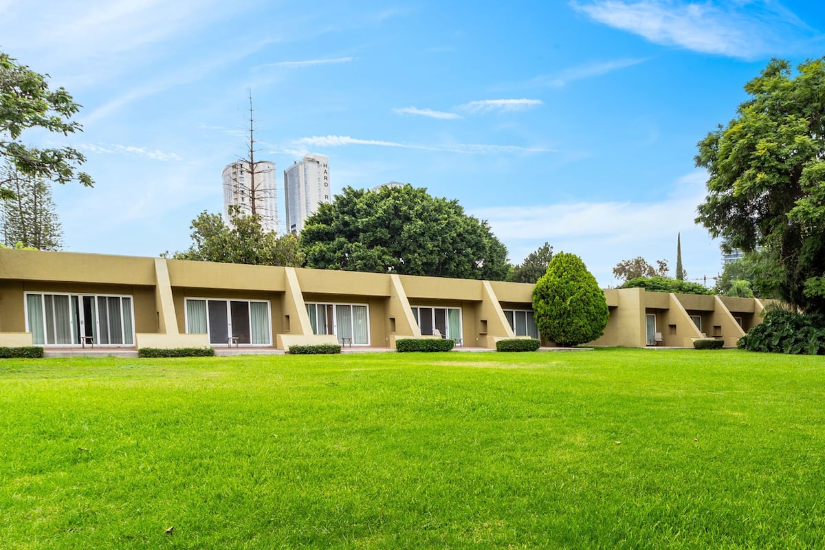 Premium bedding, in-room safe, desk, blackout curtains