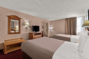 Suite, Non Smoking | Minibar, iron/ironing board, free cots/infant beds, rollaway beds