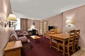 Minibar, Bügeleisen/Bügelbrett, kostenlose Babybetten, Zustellbetten