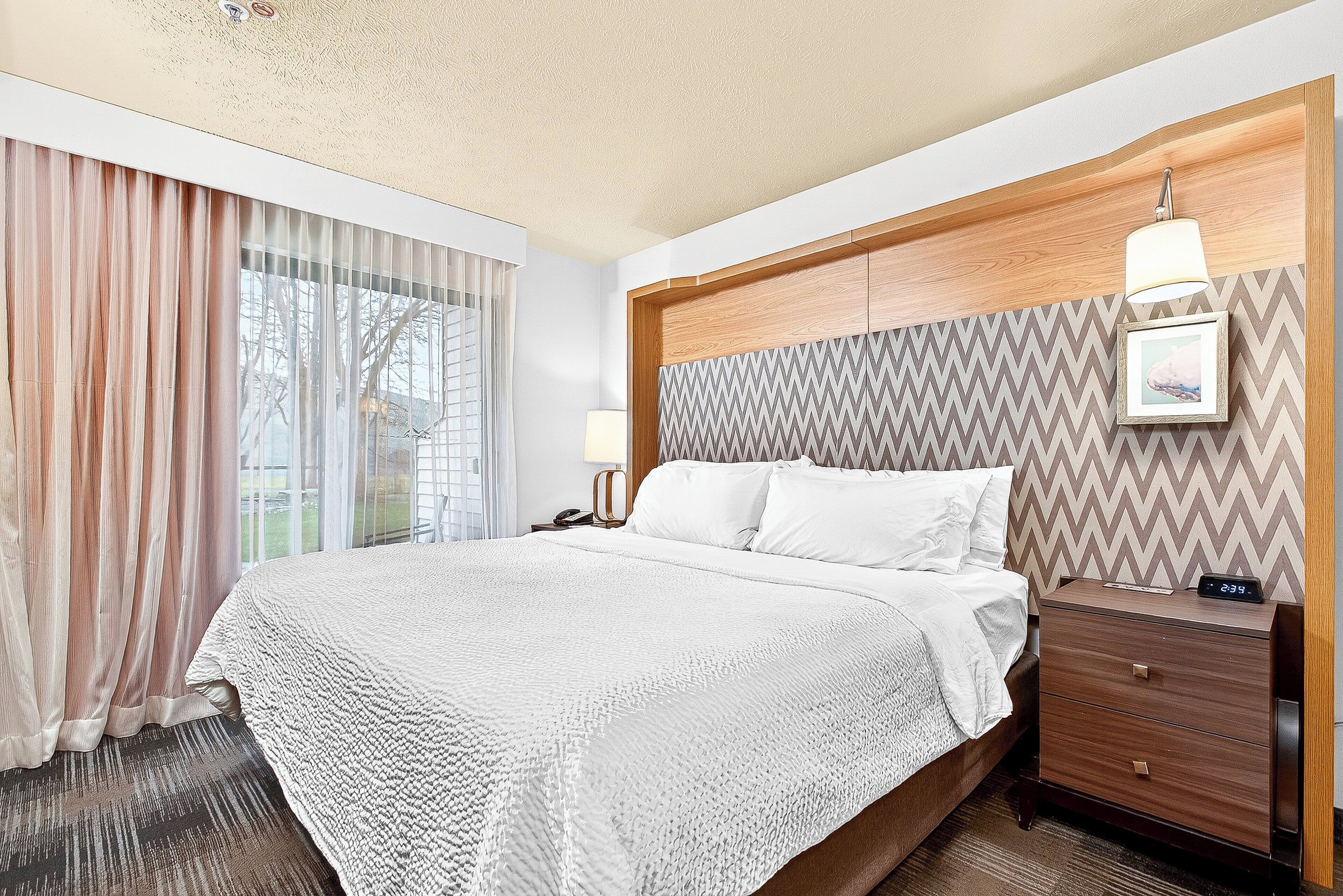 Cortinas blackout, ferros/tábuas de passar roupa, Wi-Fi, roupa de cama