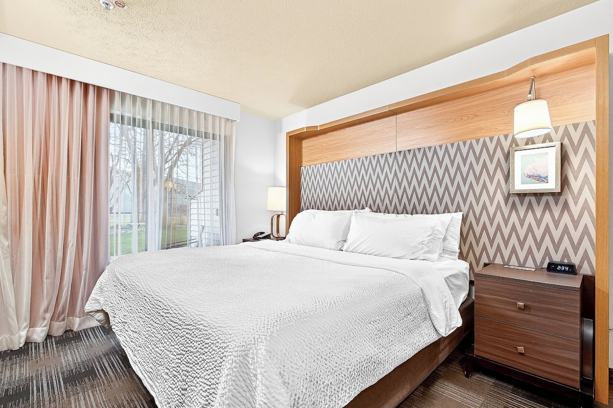 Blackout drapes, iron/ironing board, WiFi, bed sheets