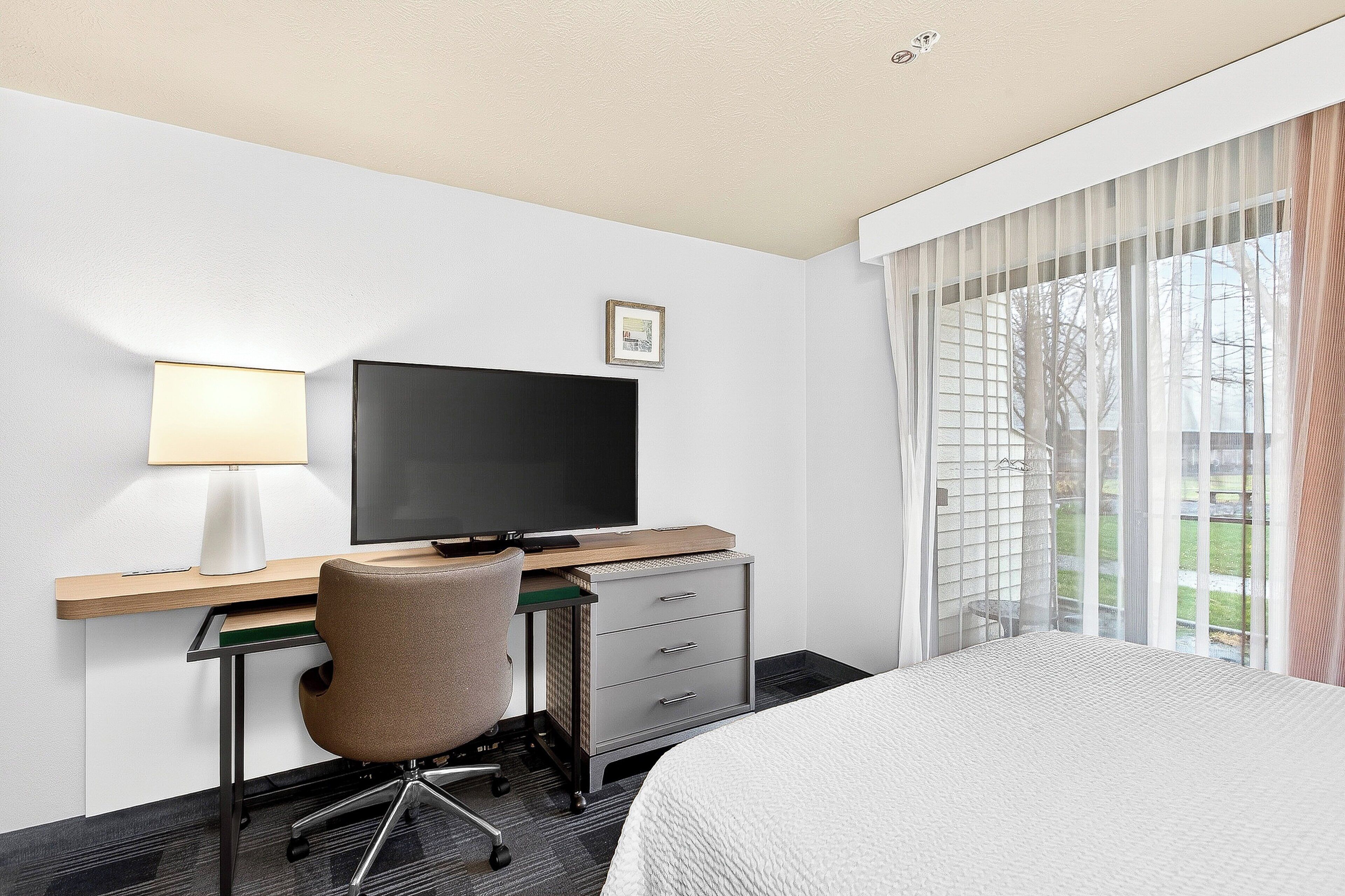 Cortinas blackout, ferros/tábuas de passar roupa, Wi-Fi, roupa de cama