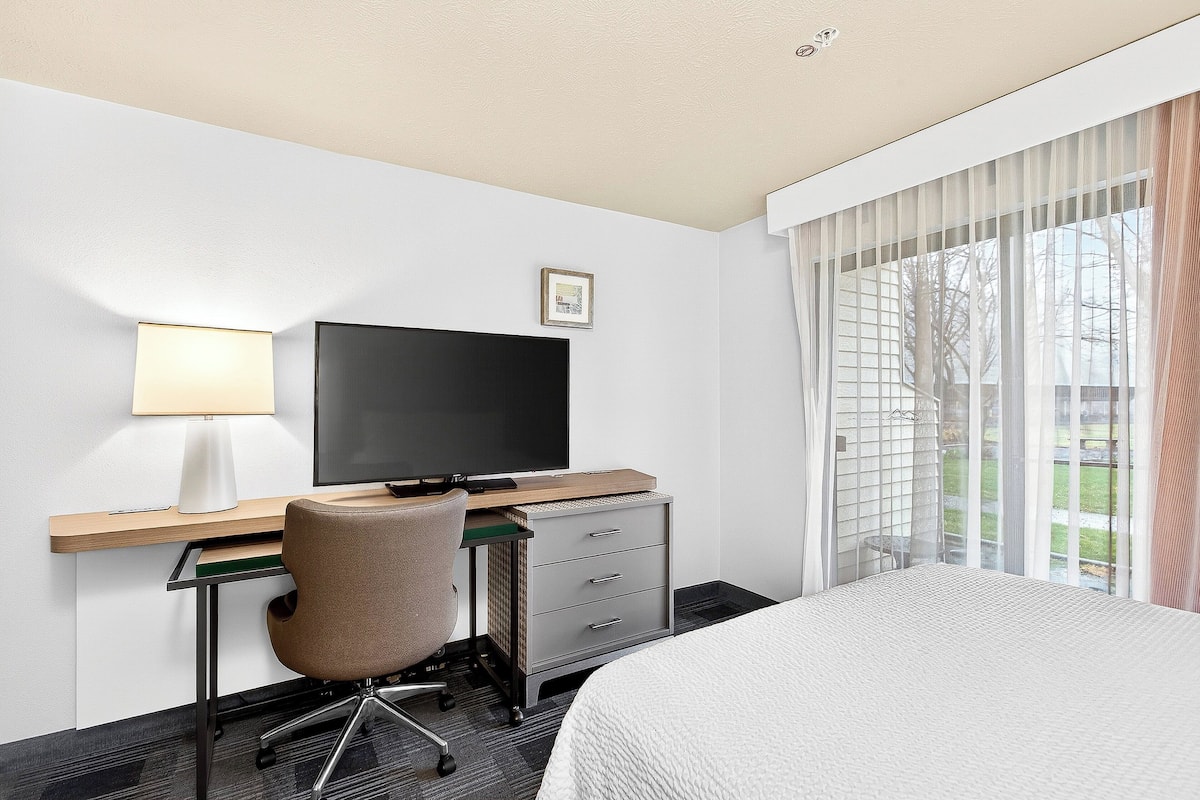 Blackout drapes, iron/ironing board, WiFi, bed sheets