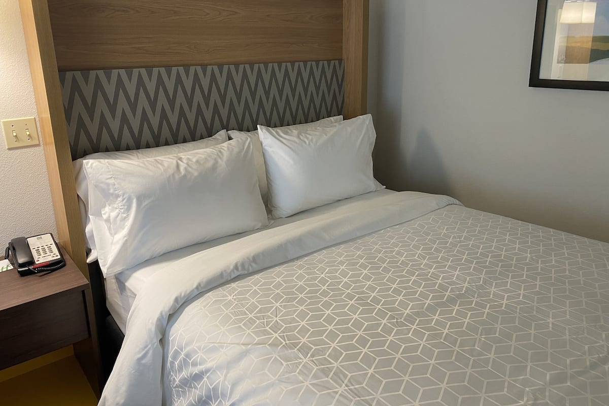 1 bedroom, blackout drapes, iron/ironing board, WiFi