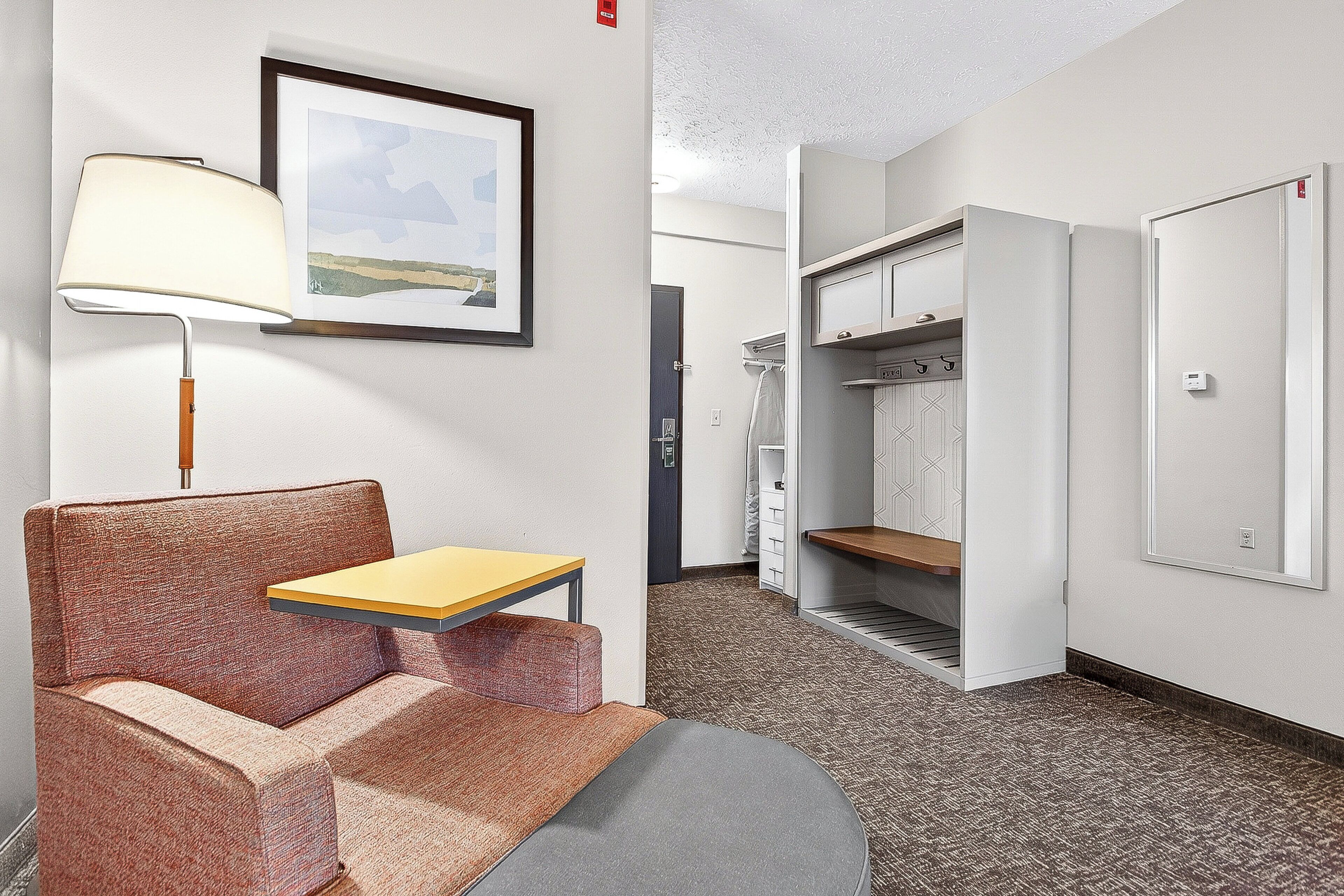 Cortinas blackout, ferros/tábuas de passar roupa, Wi-Fi, roupa de cama