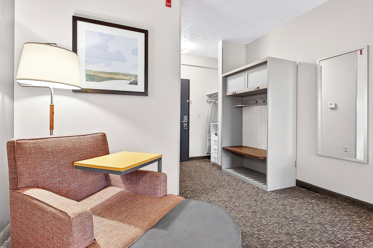 Blackout drapes, iron/ironing board, WiFi, bed sheets