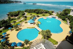 迷你吧、房內夾萬、書桌、手提電腦工作空間