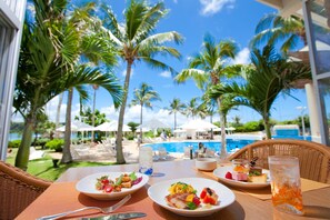 Daily buffet breakfast (JPY 3356 per person)
