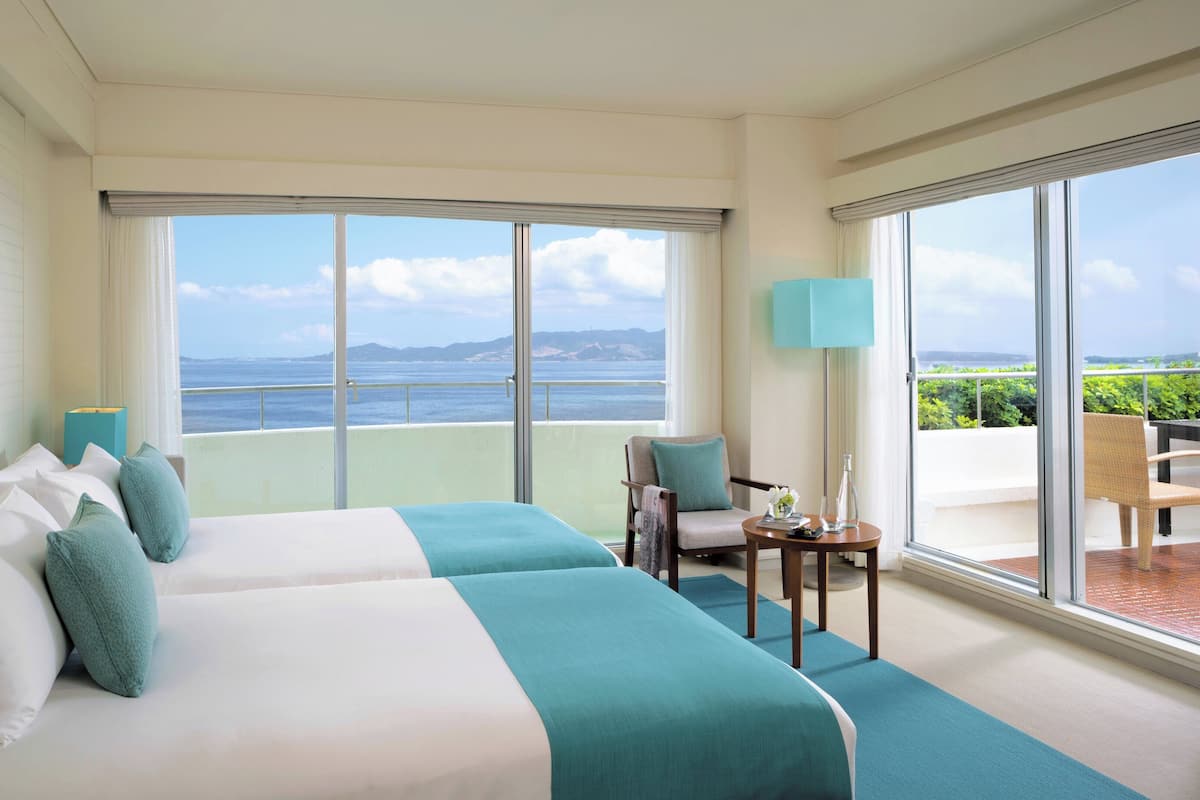 Classic Room, 2 Katil Bujang (Single), Akses Club Lounge, Ocean View (Private Terrace) | Bar mini, peti besi dalam bilik, meja, ruang kerja komputer riba 