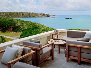 Executive lounge - ANA InterContinental Manza Beach Resort by IHG (Onna)