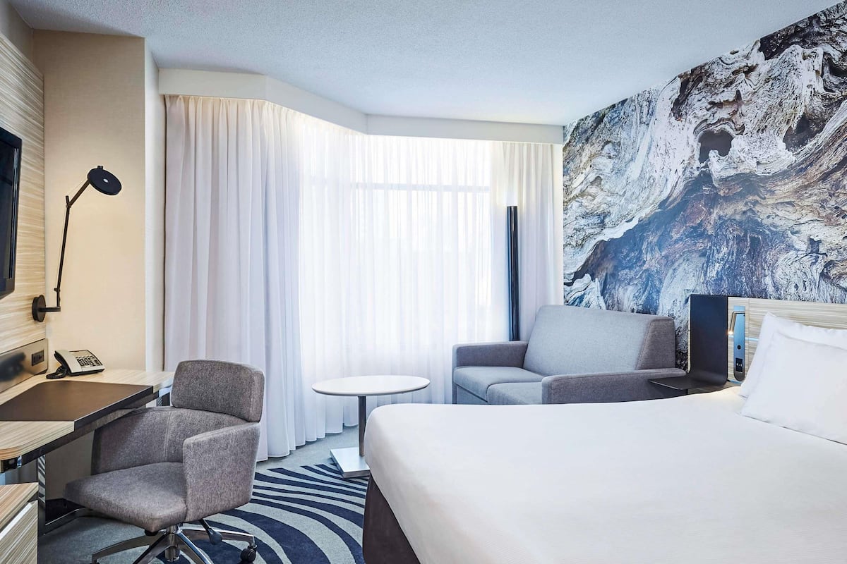 Executive Room, 1 King Bed with Sofa bed