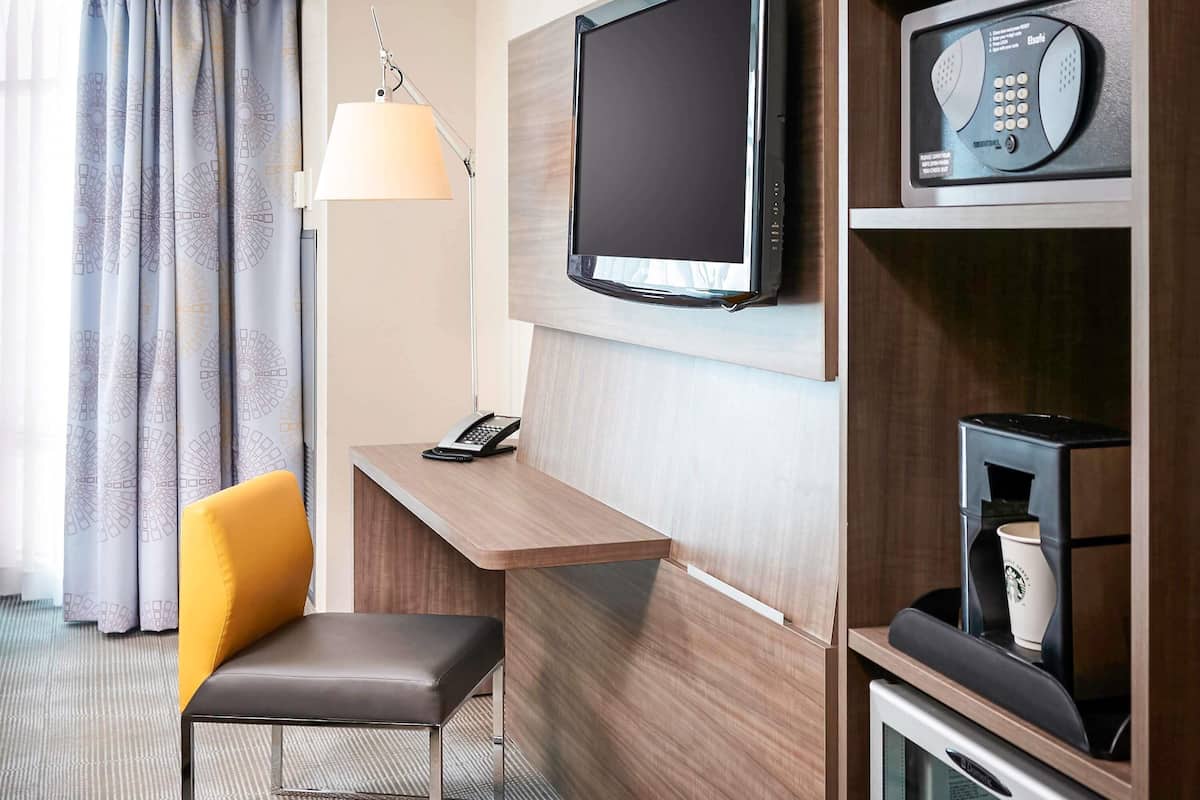 Premium bedding, down duvets, in-room safe, desk