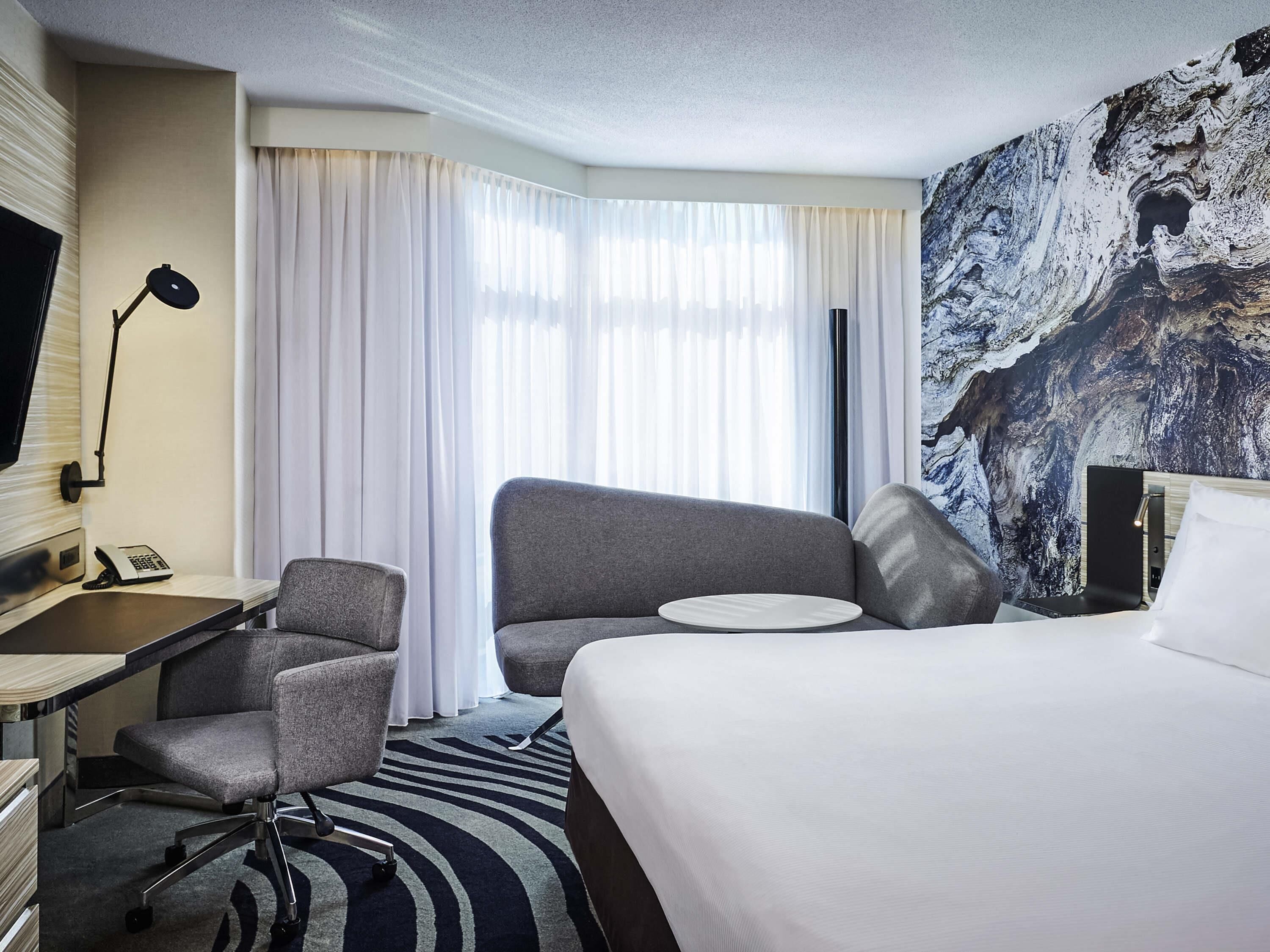 Executive Room, 1 King Bed | Premium bedding, down comforters, in-room safe, desk