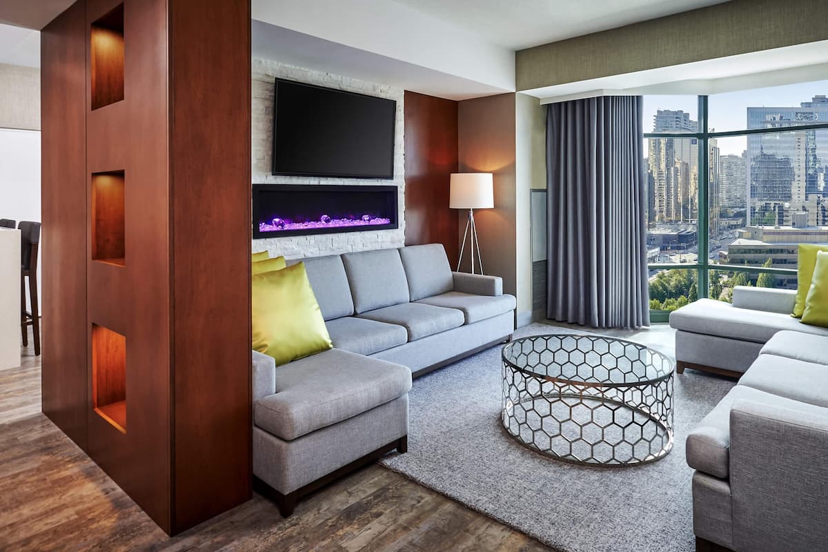 Suite, 1 King Bed | Premium bedding, down comforters, in-room safe, desk