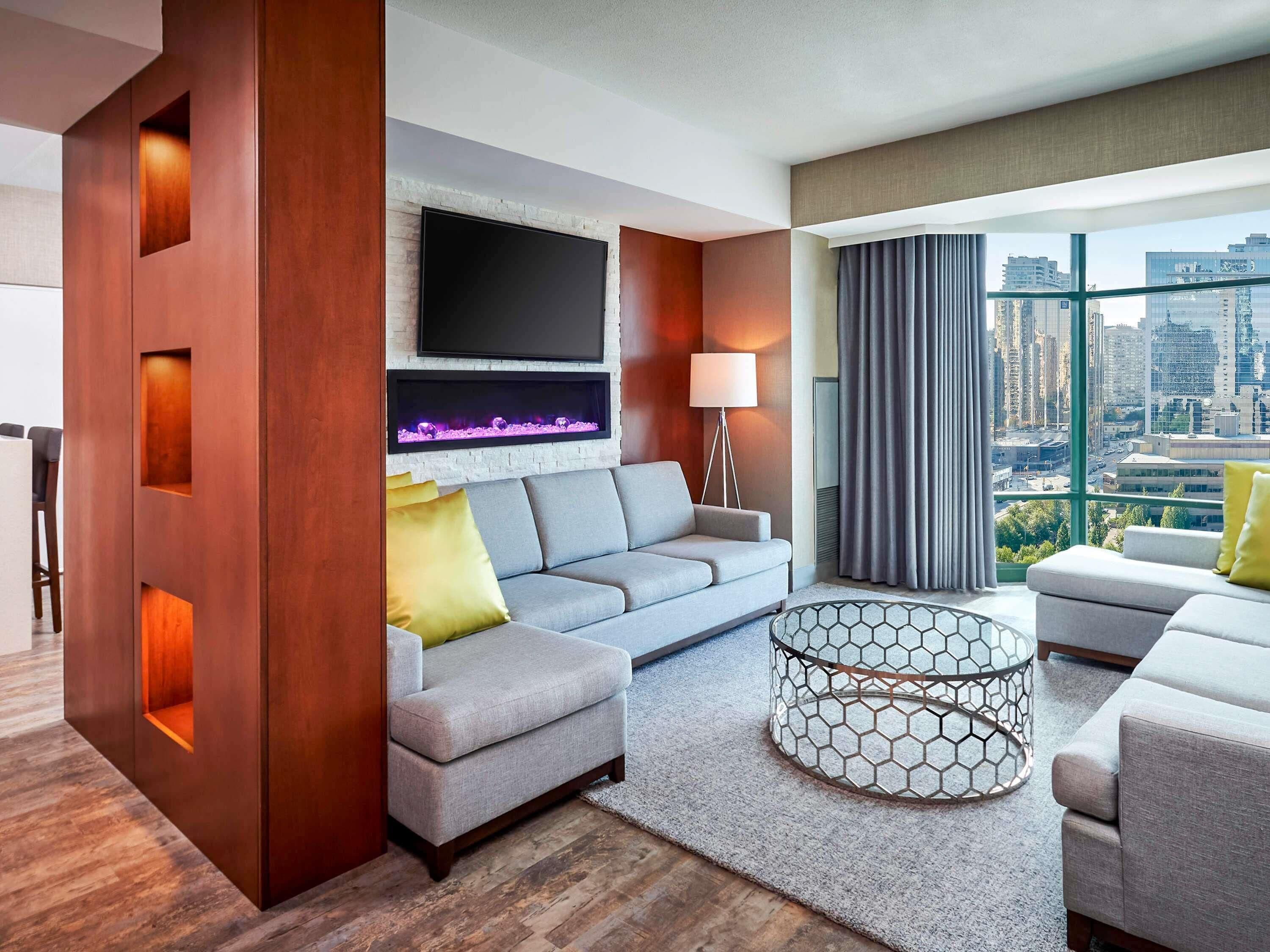 Suite, 1 King Bed | Premium bedding, down comforters, in-room safe, desk