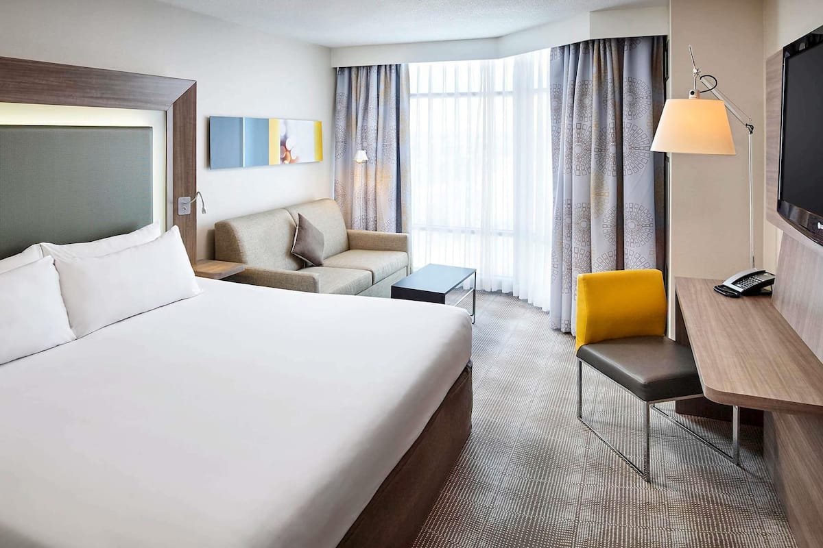 Premium bedding, down comforters, in-room safe, desk