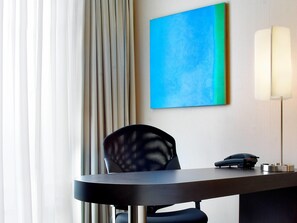 Superior Room, 1 King Bed (High Floor) | Premium bedding, down comforters, in-room safe, desk - Novotel Toronto North York (Toronto)