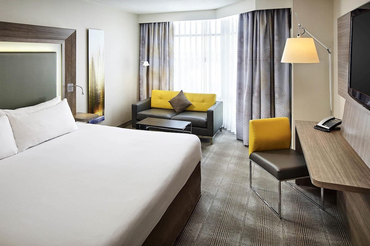 Executive Room, 1 King Bed | Premium bedding, down duvets, in-room safe, desk