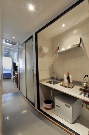 Private kitchen | Fridge, microwave, stovetop, espresso maker