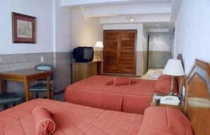 Down comforters, memory foam beds, minibar, in-room safe - Art Deco Hotel and Suites (Buenos Aires)