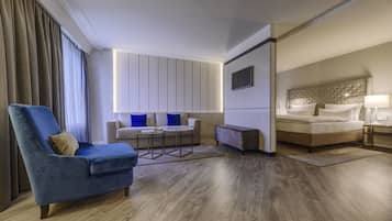 Hochwertige Bettwaren, Zimmersafe, Verdunkelungsvorhänge