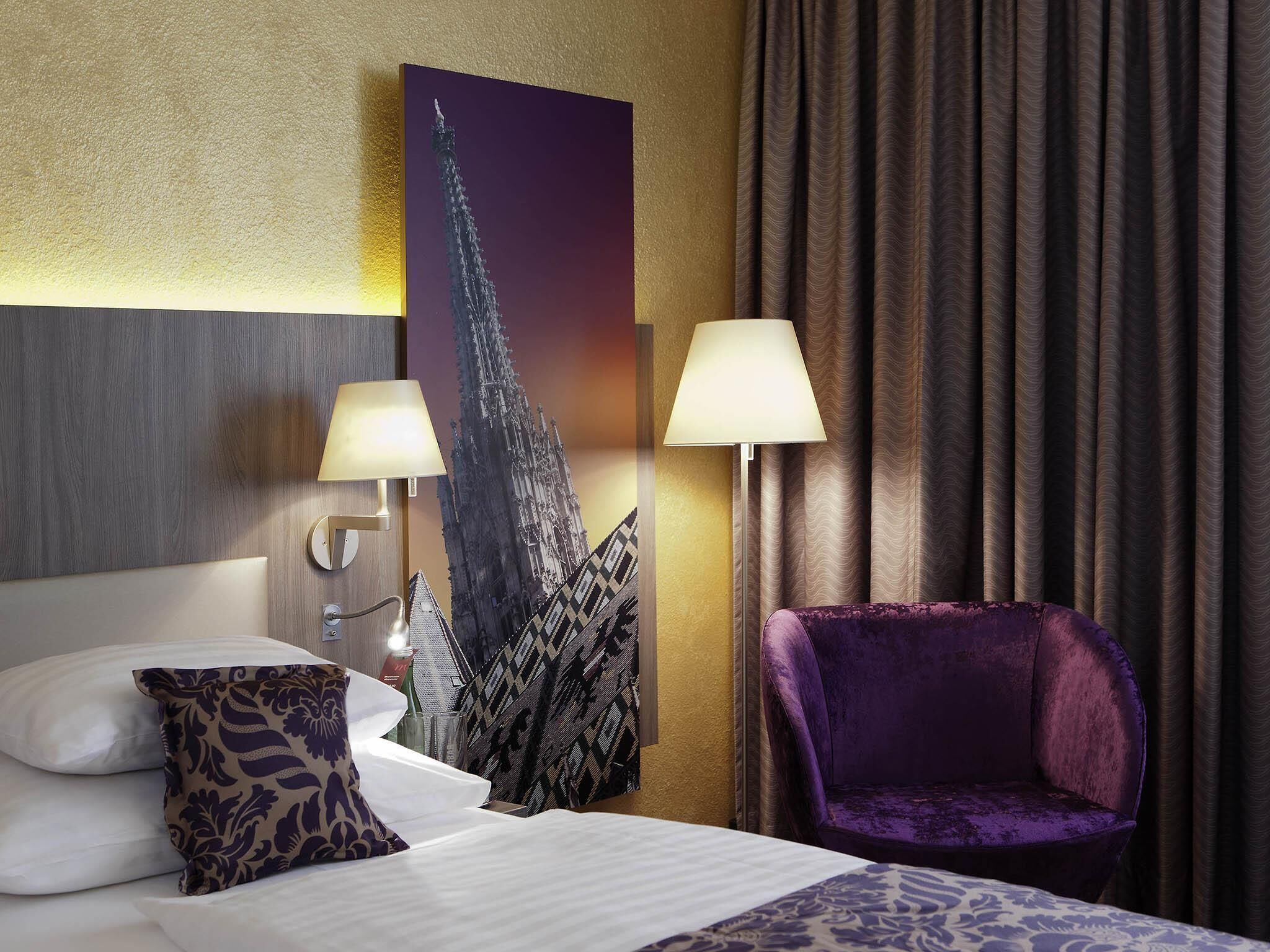 Standard Room, 1 Twin Bed | Hypo-allergenic bedding available, minibar, in-room safe, desk