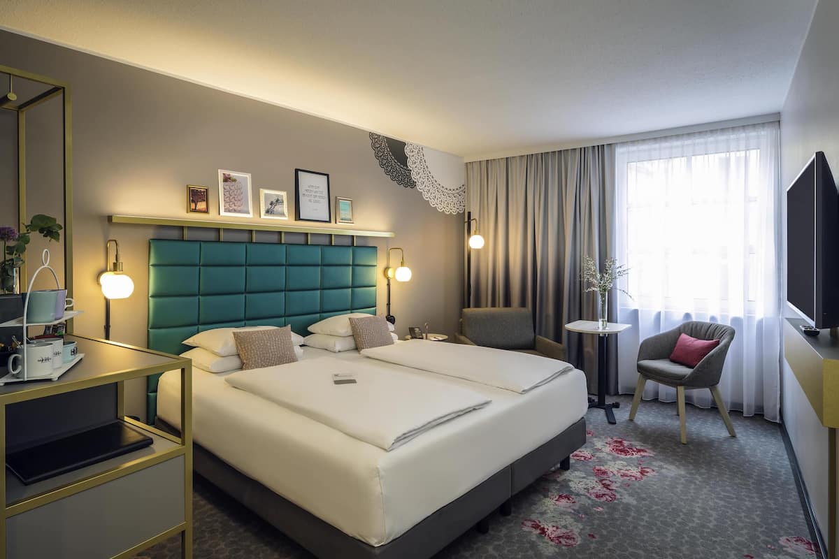 Privilege, Double Room, 1 Queen Bed | Premium bedding, minibar, in-room safe, desk