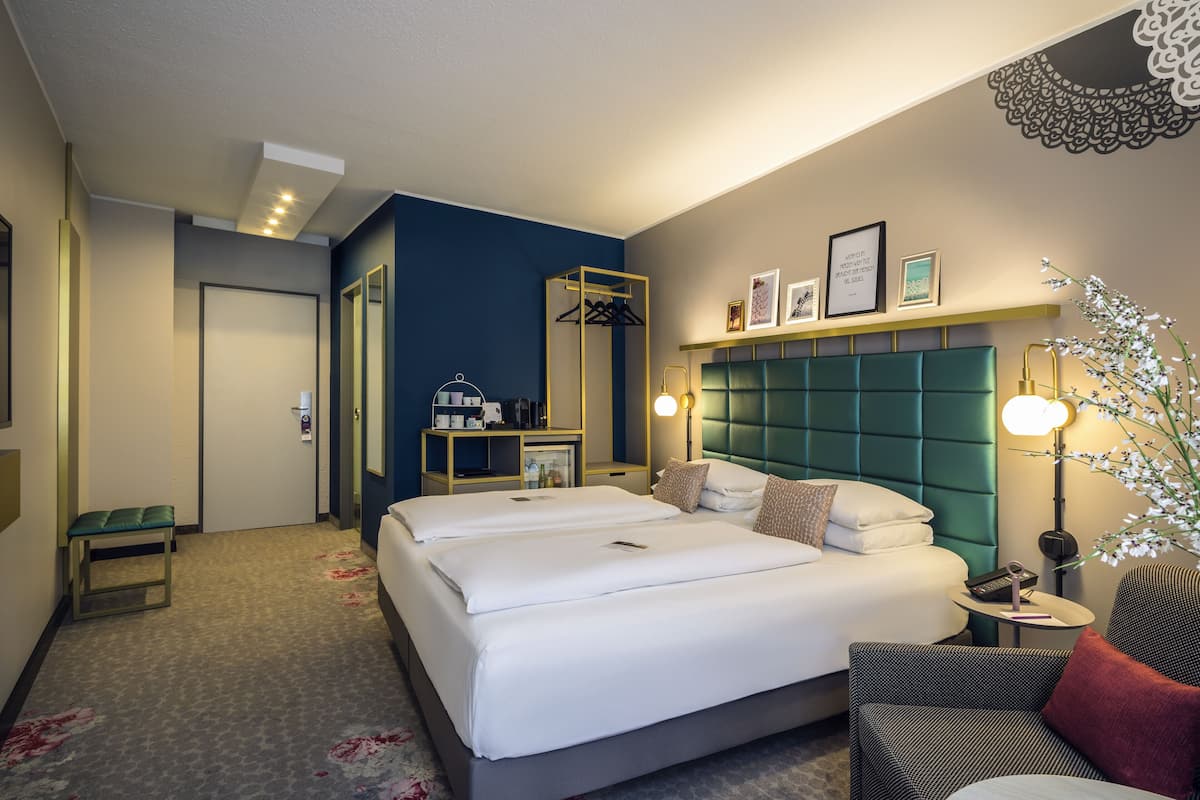 Hypo-allergenic bedding, minibar, in-room safe, desk