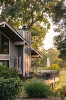 高档床上用品、客房内保险箱、办公桌、熨斗/熨衣板