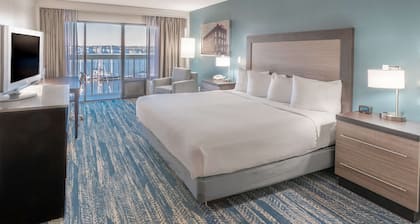 DoubleTree by Hilton New Bern Riverfront