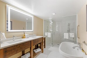 Bathroom - Best Western Plus Dryden Hotel & Conference Centre (Dryden)