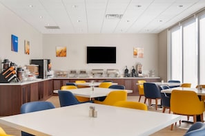 Free daily continental breakfast
