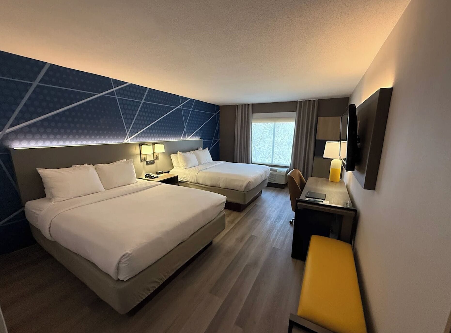 Bureau, espace de travail pour ordinateur portable