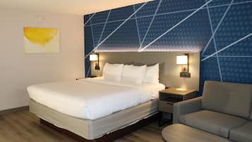 Desk, laptop workspace, iron/ironing board, free WiFi