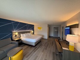 Escritorio y espacio para trabajar con laptop 