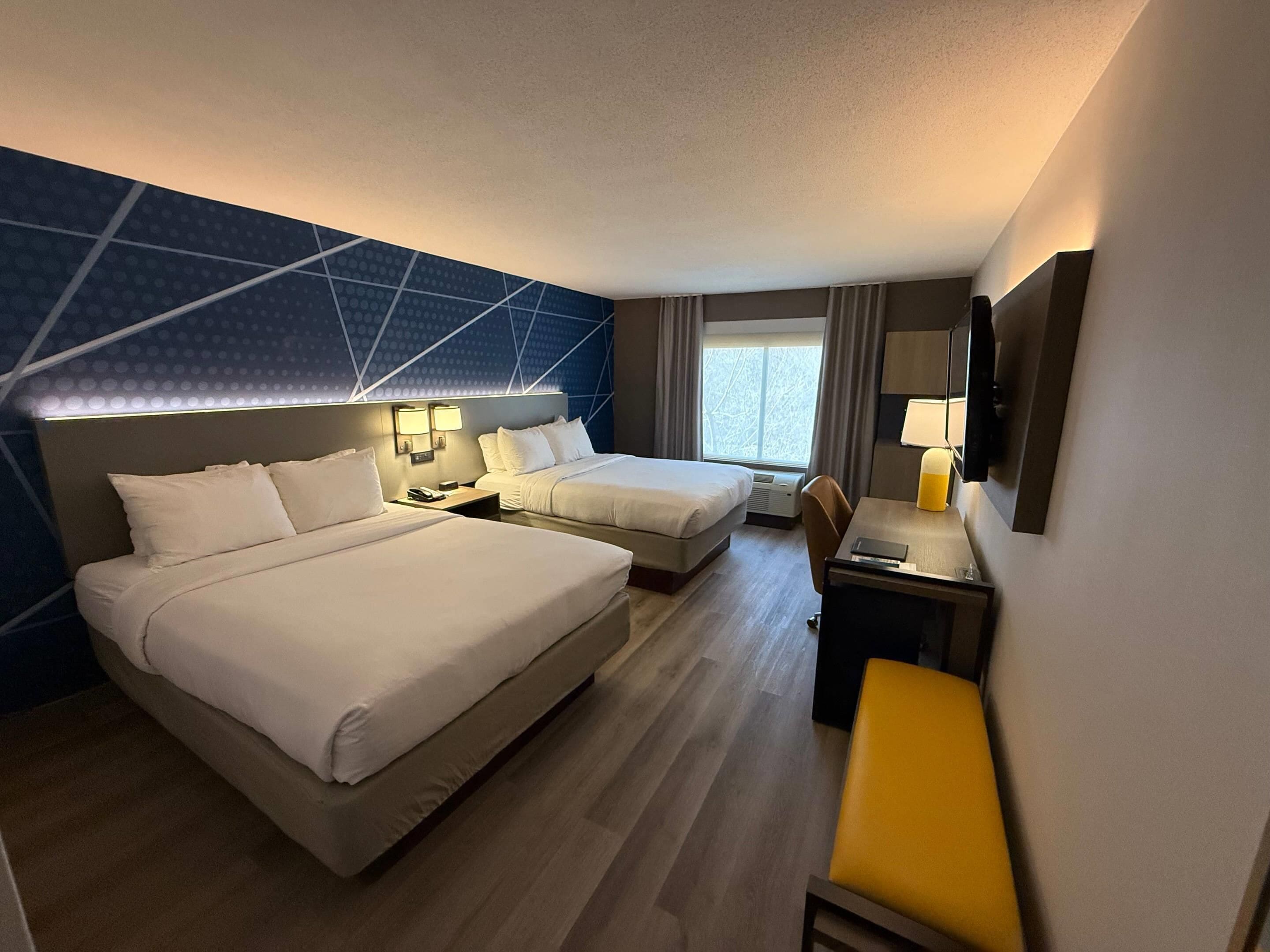 Chambre Standard, 2 grands lits, non-fumeur | Bureau, espace de travail pour ordinateurs portables