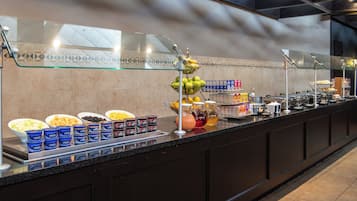 Desayuno de cocina local (USD 25 por persona)