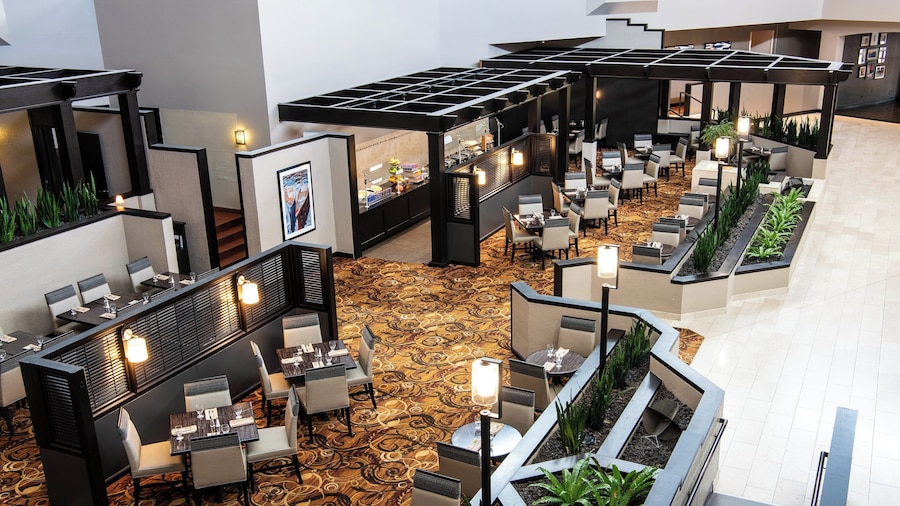 Sheraton Minneapolis West Hotel