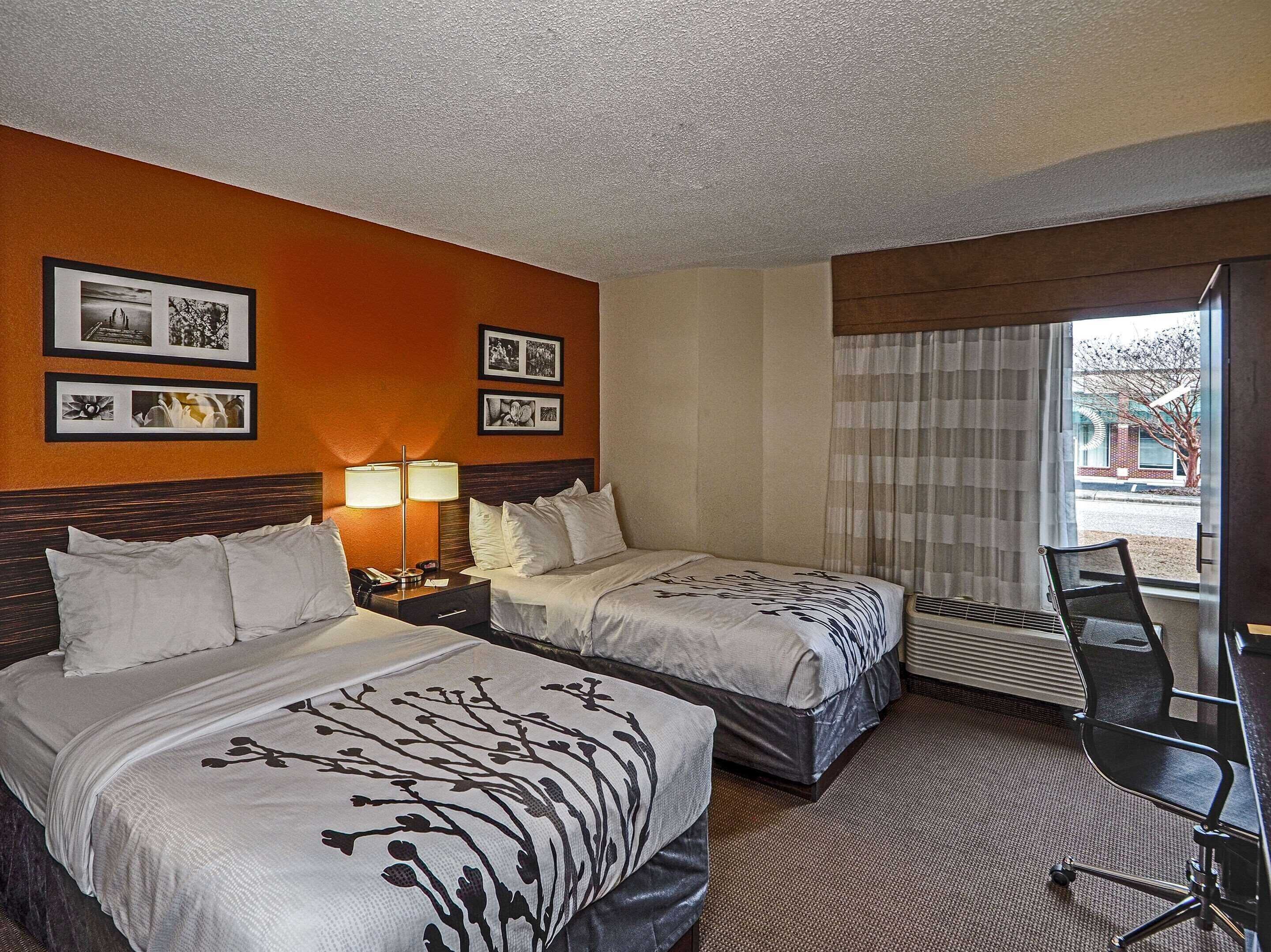 In-room safe, soundproofing, iron/ironing board, free WiFi