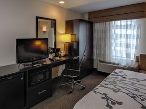 Suite, 1 King Bed with Sofa bed, Non Smoking