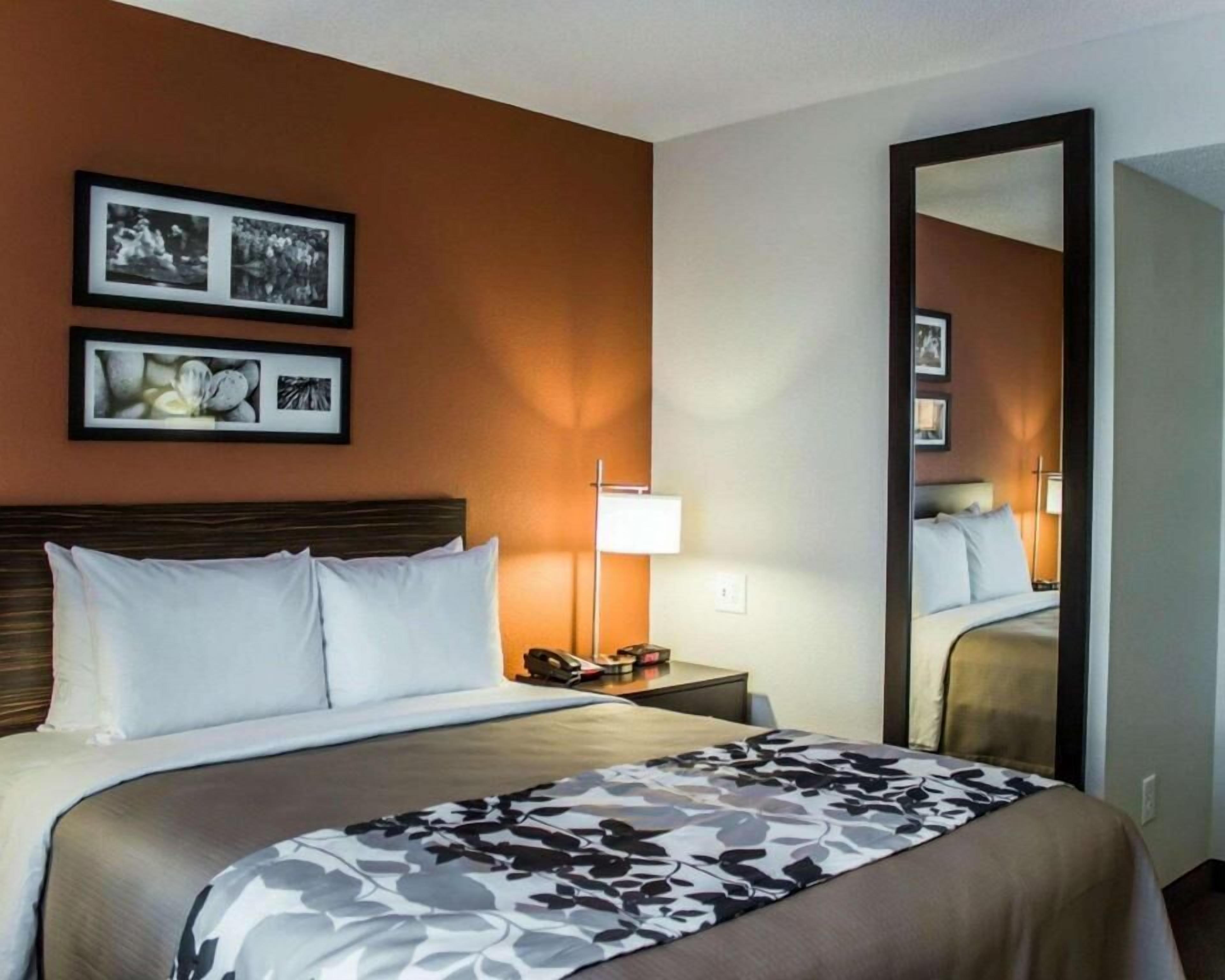 In-room safe, soundproofing, iron/ironing board, free WiFi