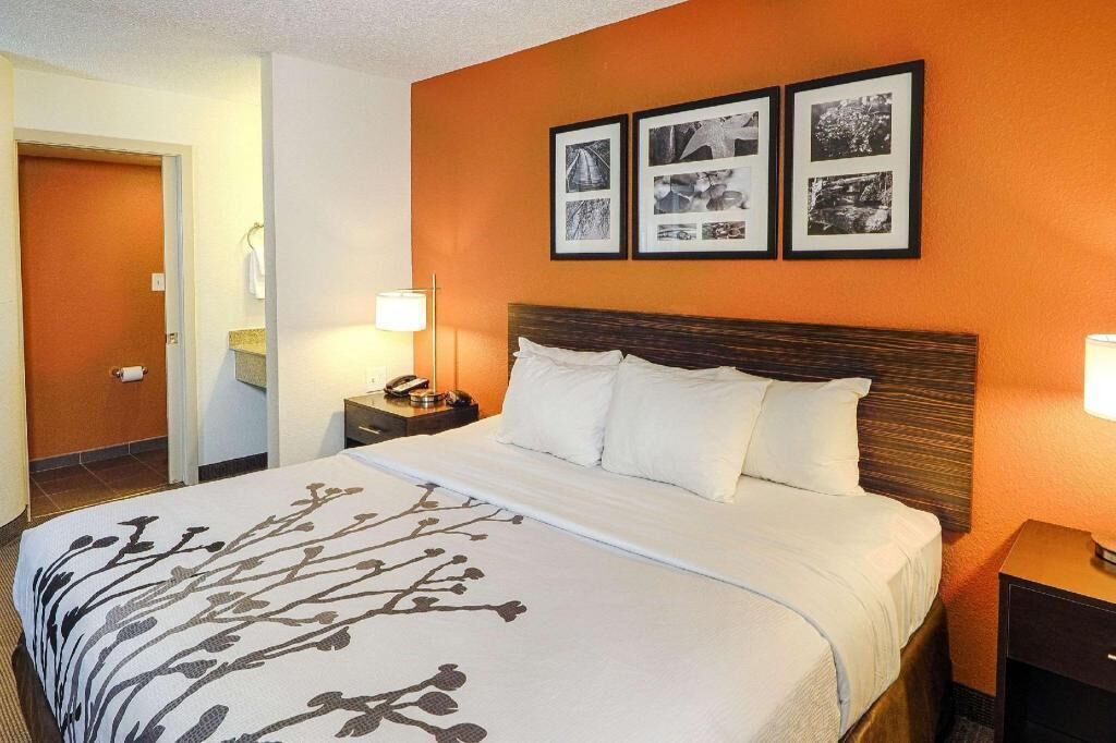 In-room safe, soundproofing, iron/ironing board, free WiFi