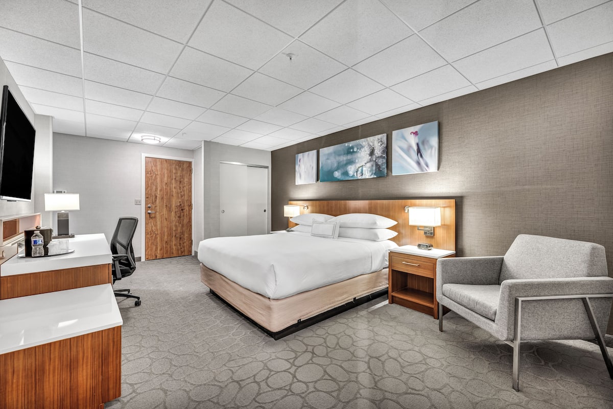 Premium bedding, down comforters, desk, blackout drapes