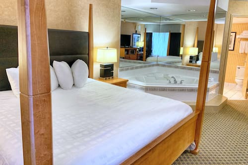 Suite, 1 King-Bett, Nichtraucher, Whirlpool | Zimmersafe, Verdunkelungsvorhänge, Bügeleisen/Bügelbrett