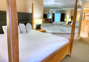 Suite, 1 King-Bett, Nichtraucher, Whirlpool | Zimmersafe, Verdunkelungsvorhänge, Bügeleisen/Bügelbrett