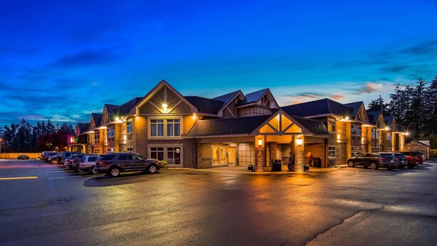 A large, multi-story hotel with a prominent entrance, a parking lot, and a well-lit facade. - Best Western Plus Regency Inn & Conference Centre (Abbotsford)