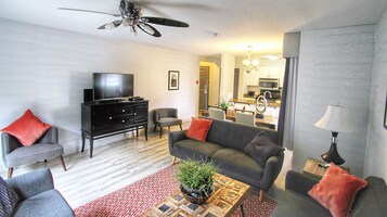 Presidential Suite, Multiple Beds, Non Smoking, Kitchen | In-room safe, blackout drapes, iron/ironing board, free WiFi