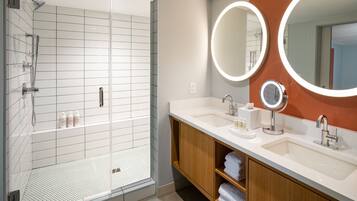 Executive Suite, 1 Bedroom | Bathroom